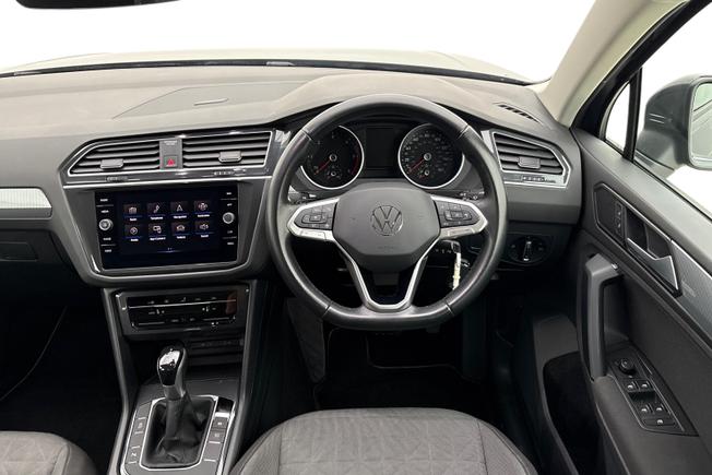 VOLKSWAGEN Tiguan Photo 11