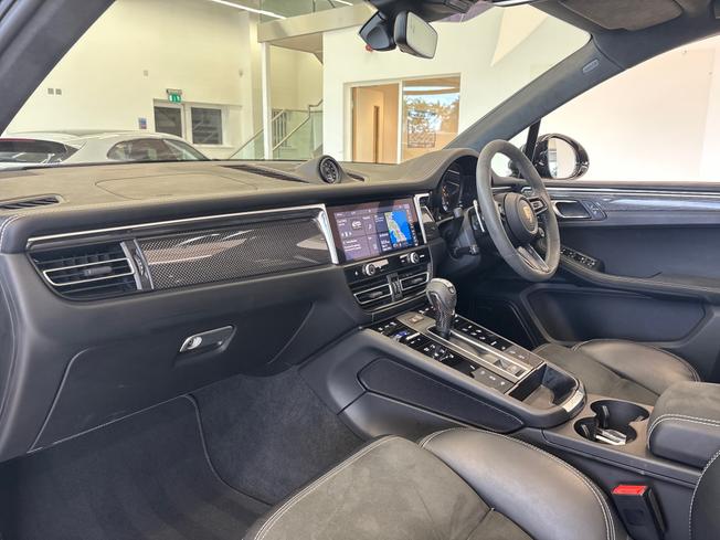 PORSCHE Macan Photo 13