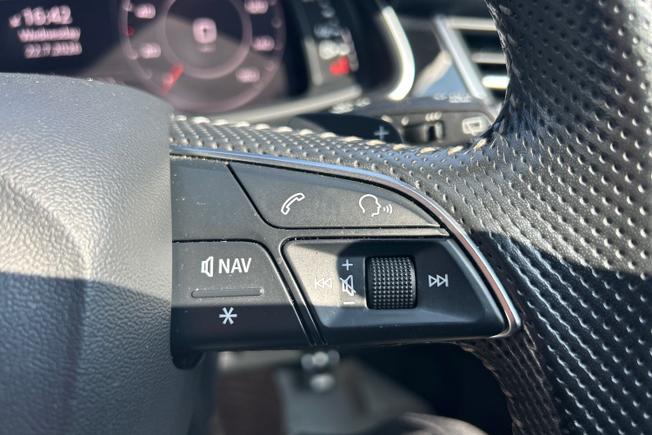 AUDI Q7 Photo 17