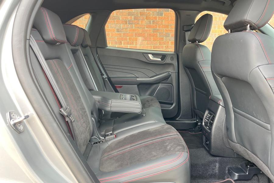 Ford Kuga Photo autoimg-c73710cafcab550e16a42252718b1a63a7d887d6.jpg