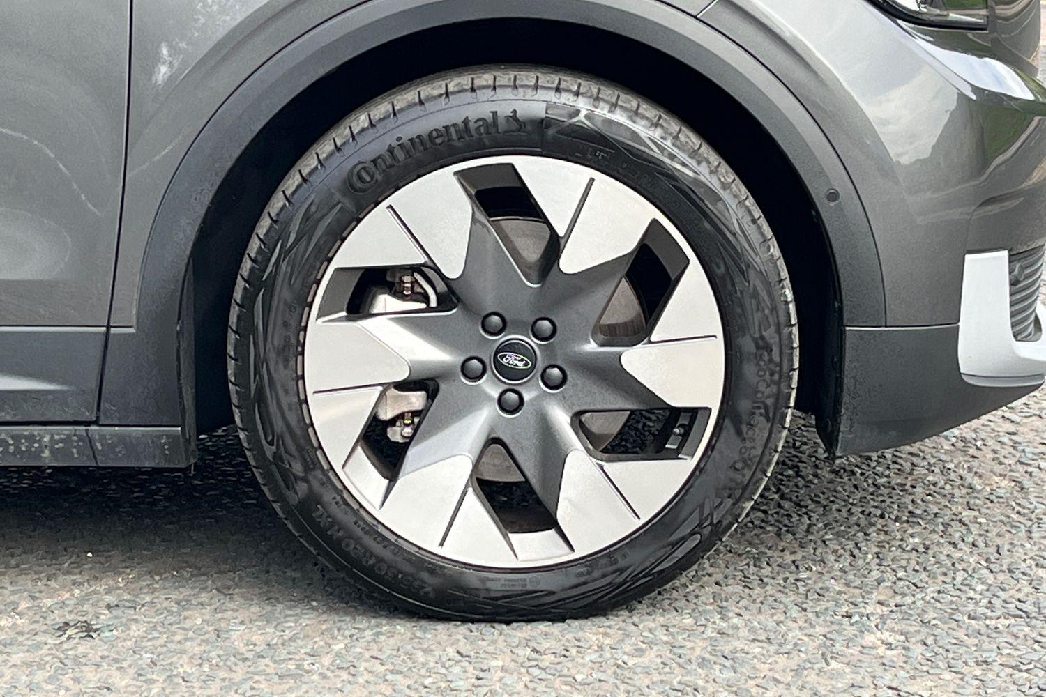 Ford Explorer Photo 7