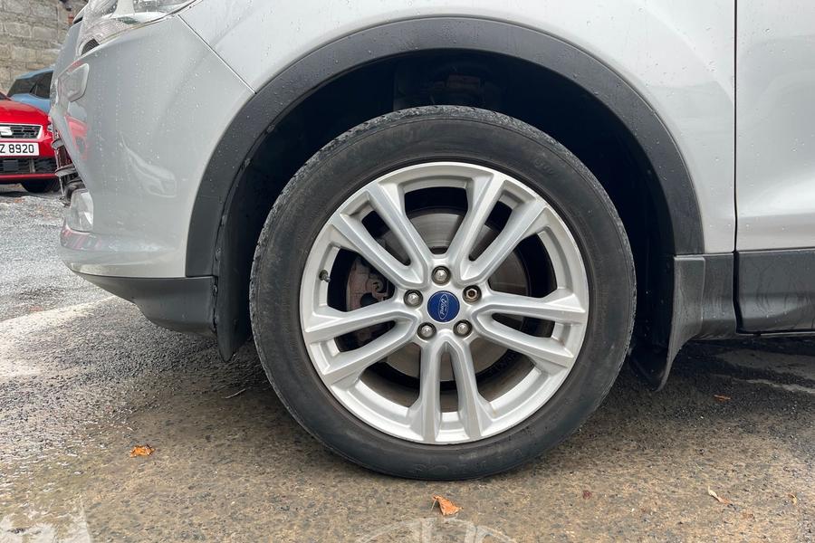 Ford KUGA Photo autoimg-c73c86759d556a5f9fe8afdc9436ff30bc401775.jpg