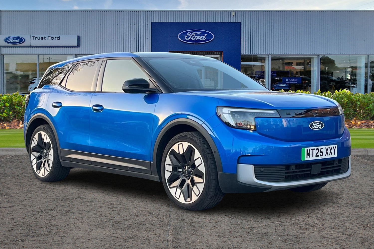 Ford Explorer Photo 0