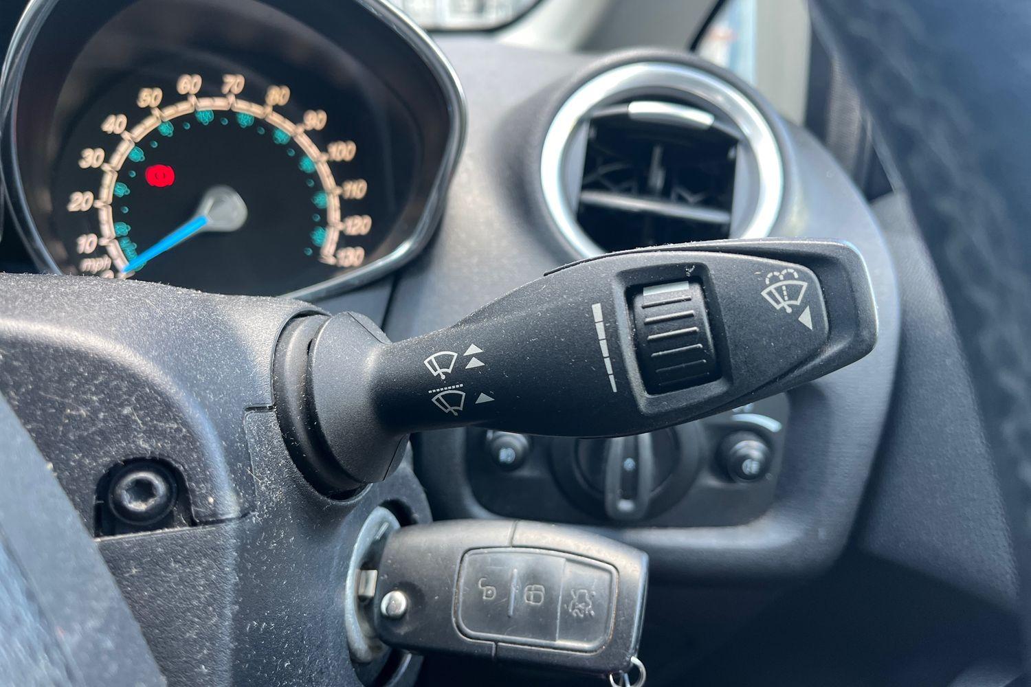 Ford FIESTA Photo 14