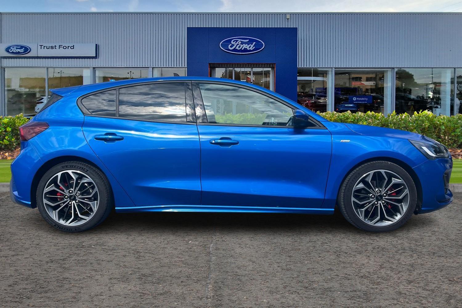 Ford Focus Photo 2