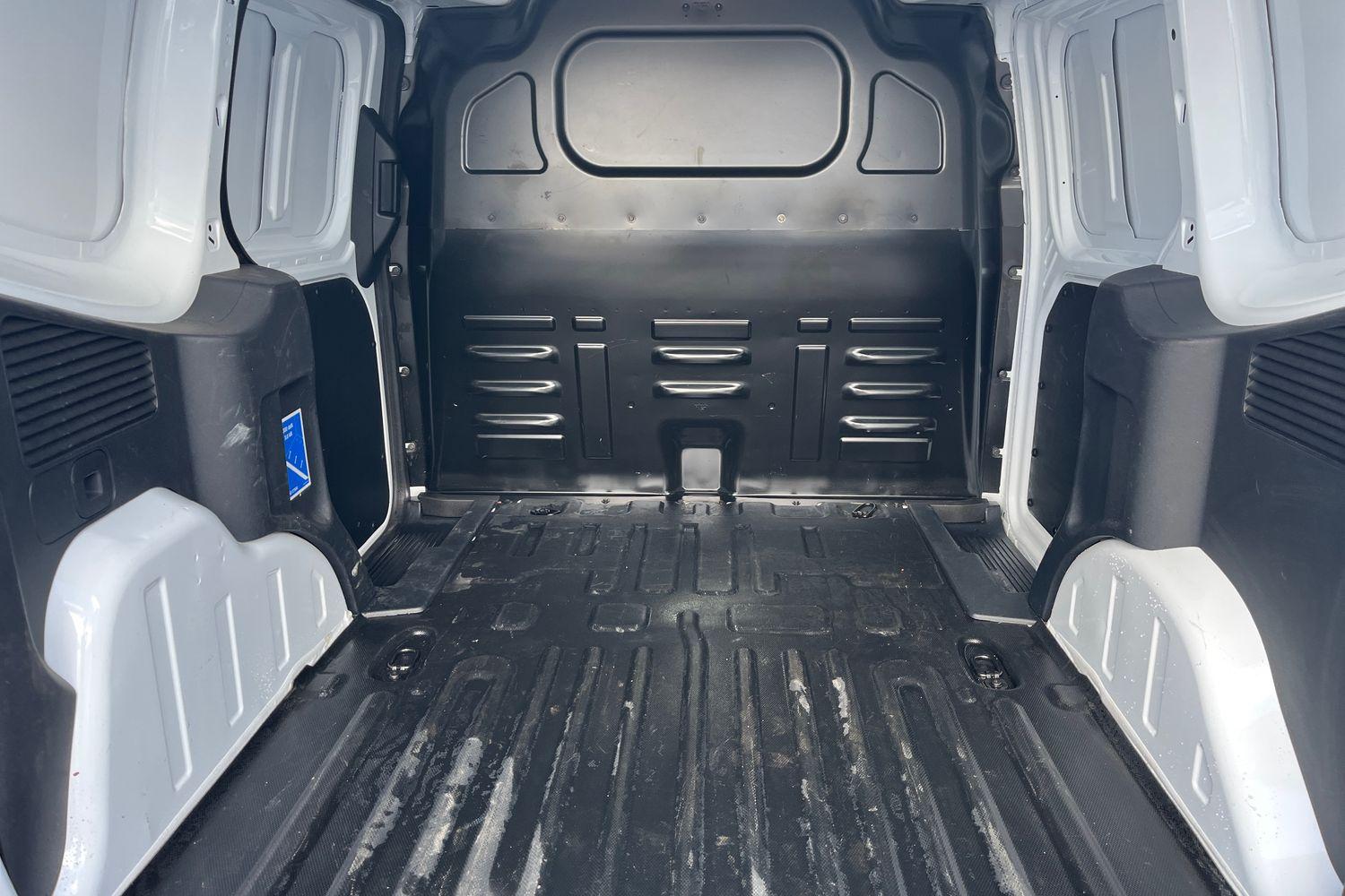 Ford E-Transit Courier Photo 3