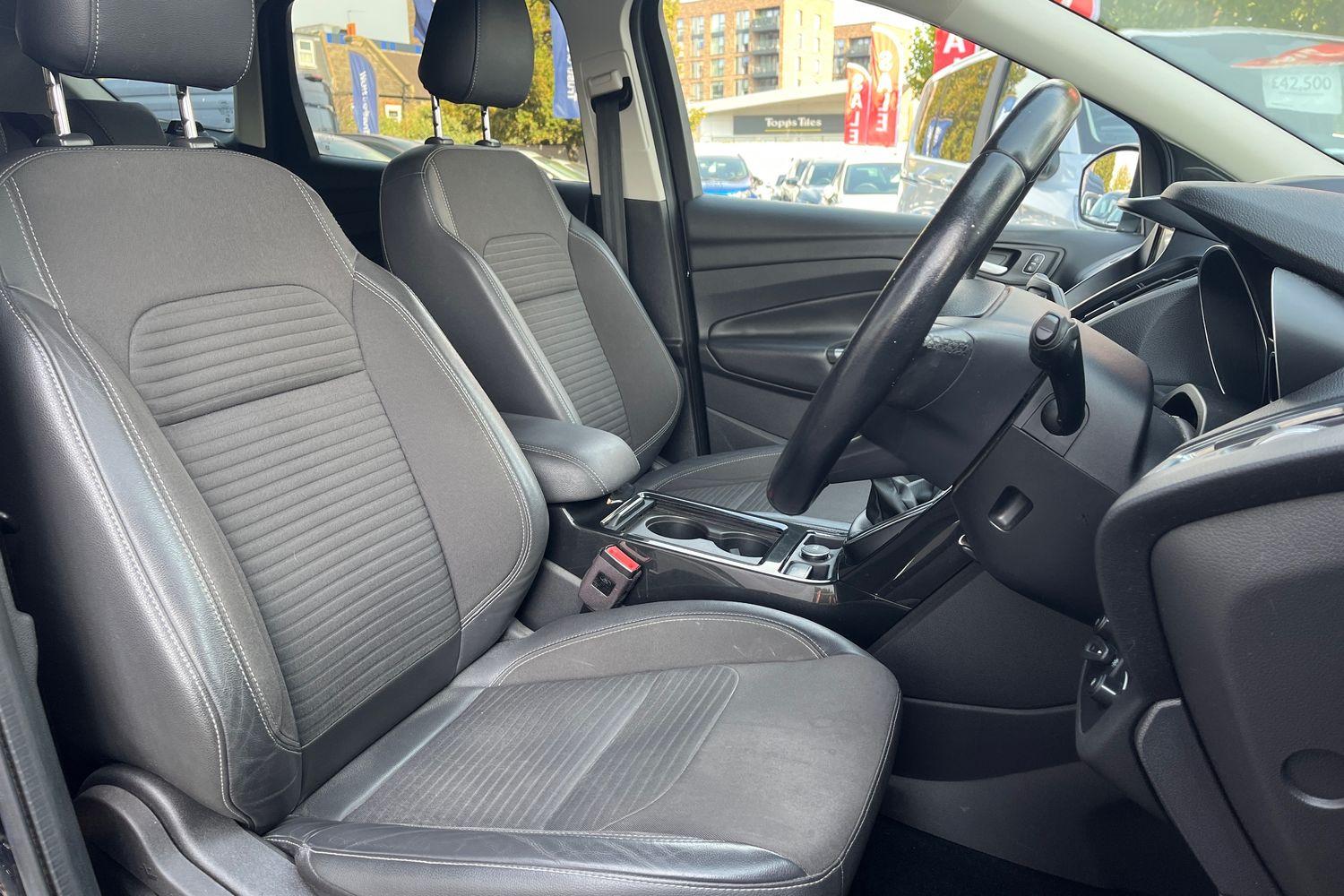 Ford KUGA Photo 16