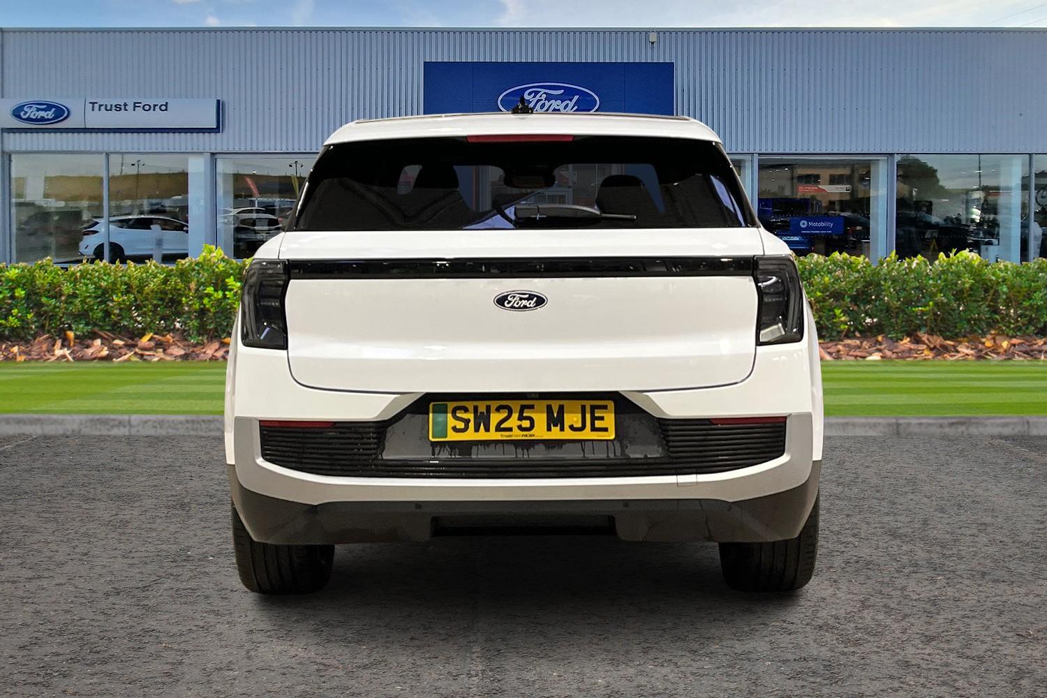 Ford EXPLORER Photo 6