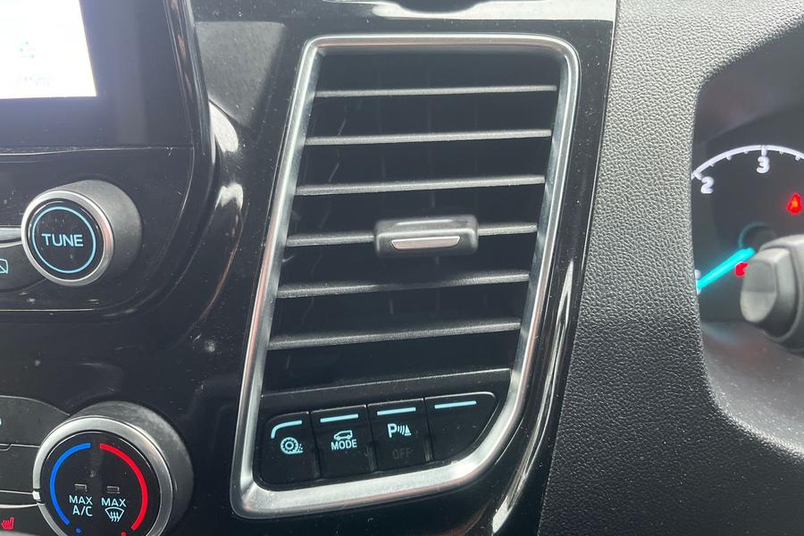 Ford TRANSIT CUSTOM Photo autoimg-c7632cf5c8676f3be077fdf26134fc5cf6c51e7d.jpg
