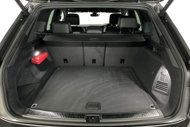 VOLKSWAGEN Touareg Photo 12