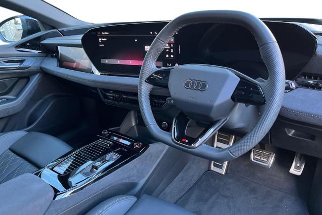 AUDI S6 E-Tron Avant Photo 6
