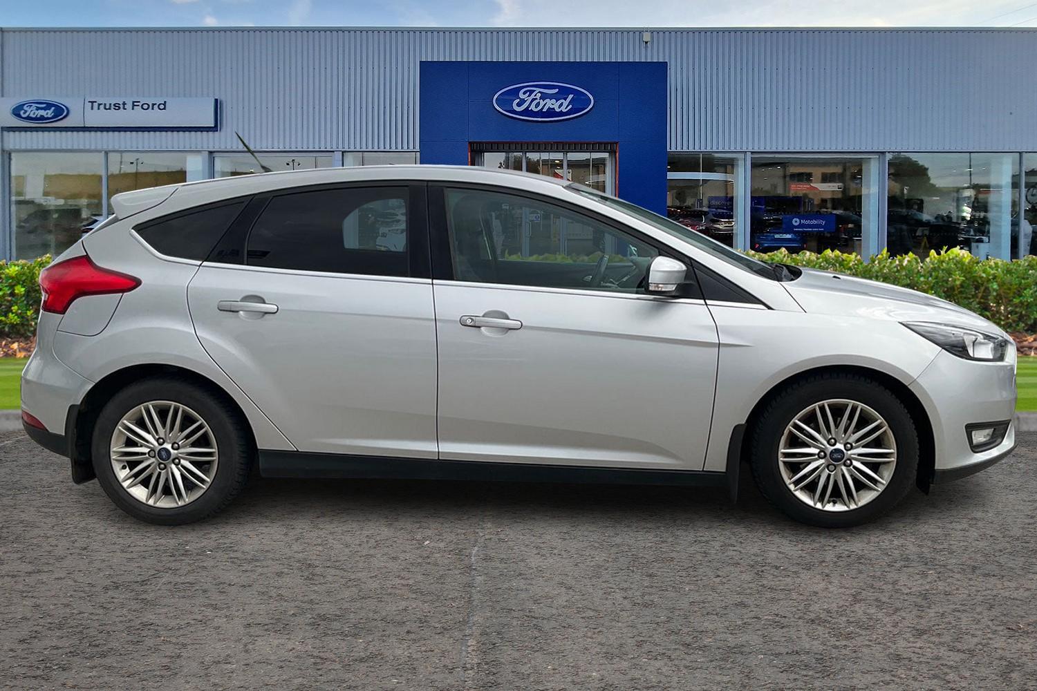 Ford FOCUS Photo 2