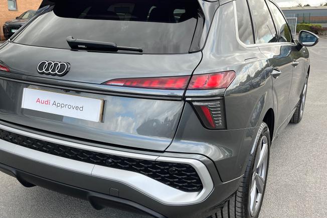 AUDI Q3 Photo 18