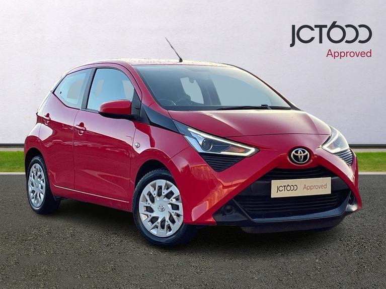 Used 2018 TOYOTA Aygo 1.0 VVT-i x-play Hatchback 5dr Petrol Manual Euro 6 (71 ps) Red at JCT600