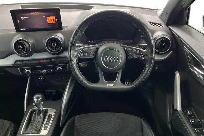 AUDI SQ2 Photo 11