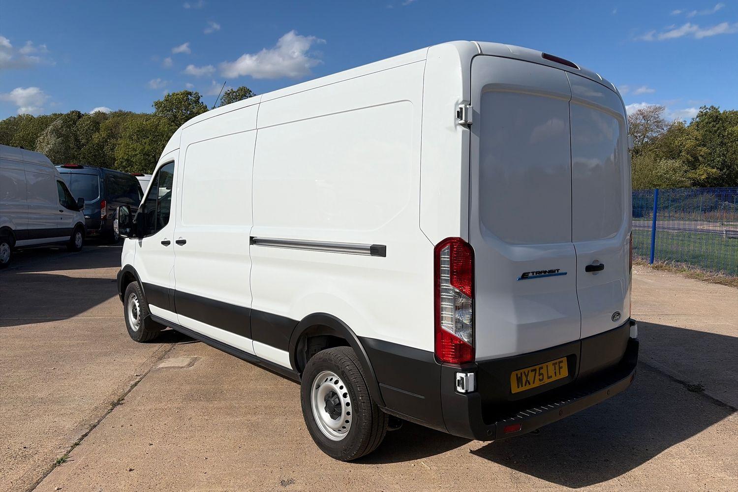 Ford E-TRANSIT Photo 1