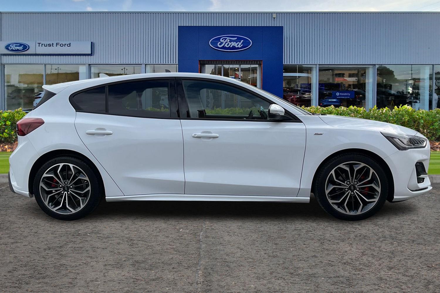 Ford Focus Photo 2