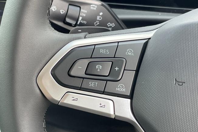 VOLKSWAGEN T-Roc Photo 16