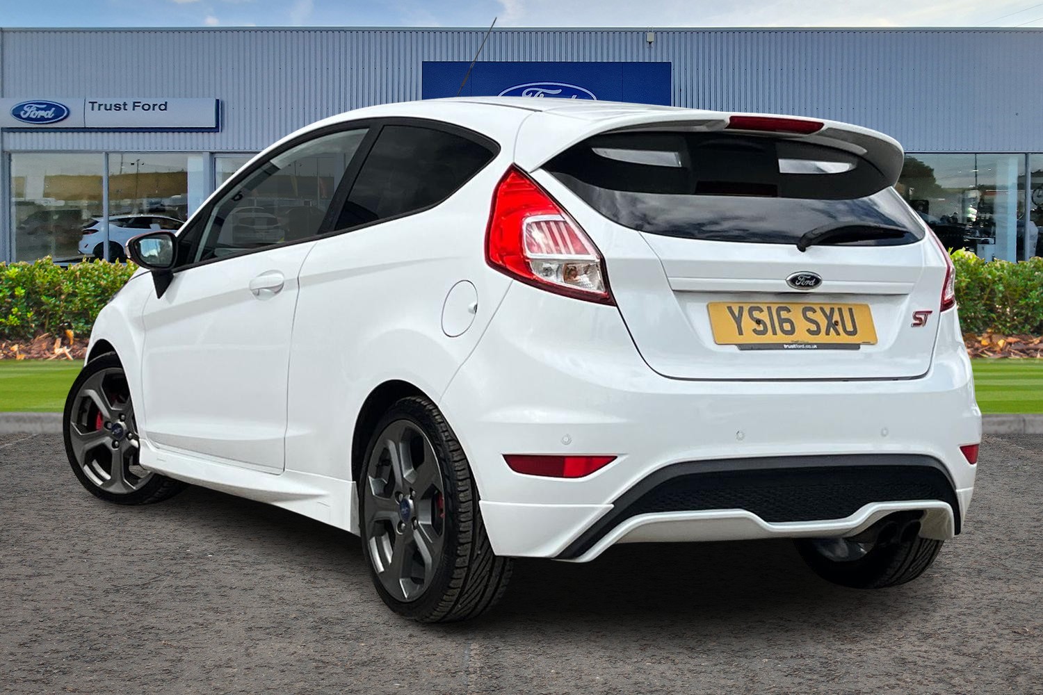 Ford FIESTA Photo 1