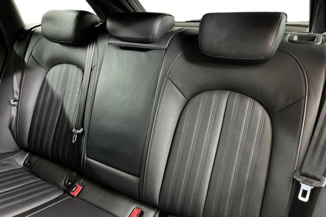 AUDI A6 Avant Photo 9