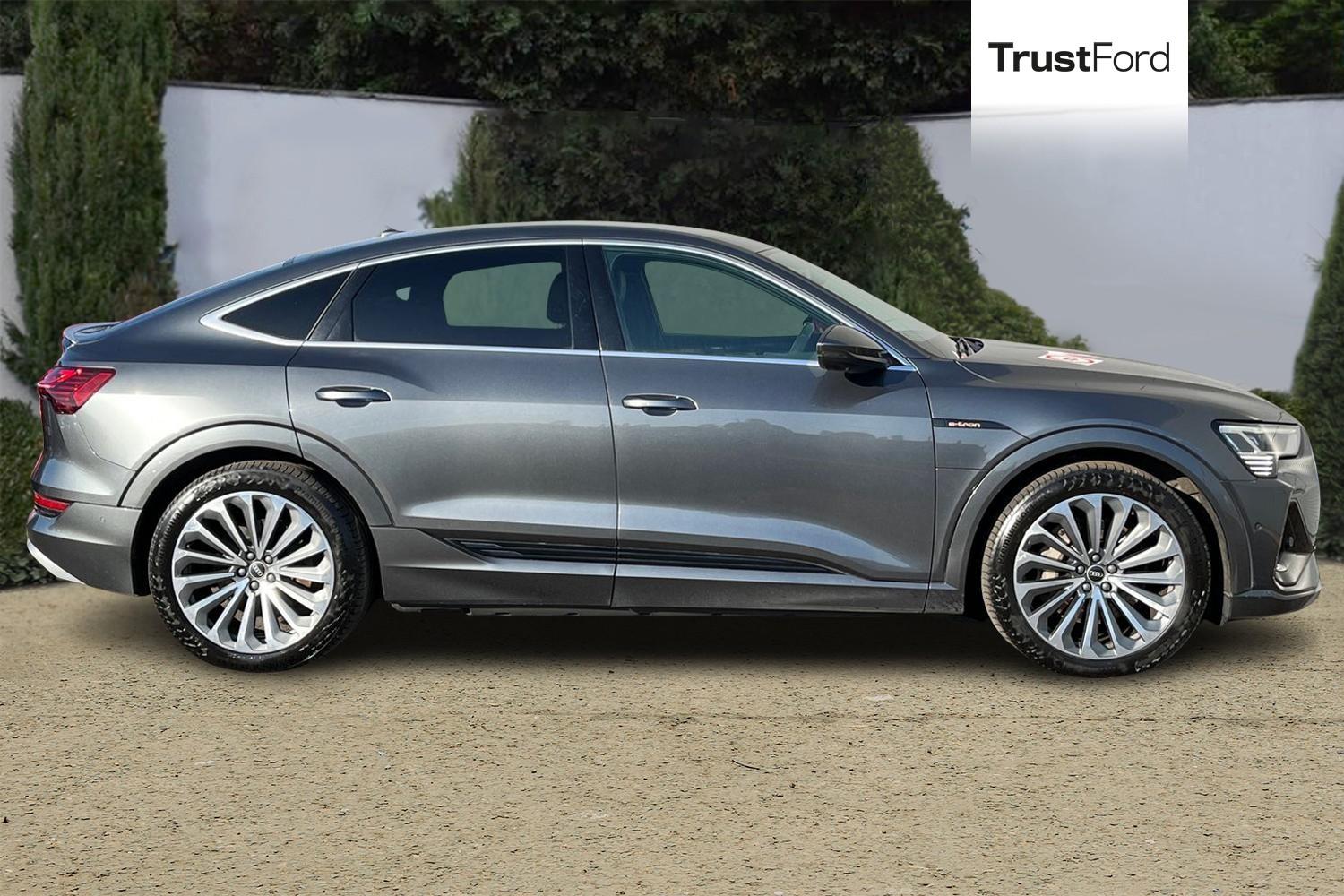 Audi E-TRON Photo 2