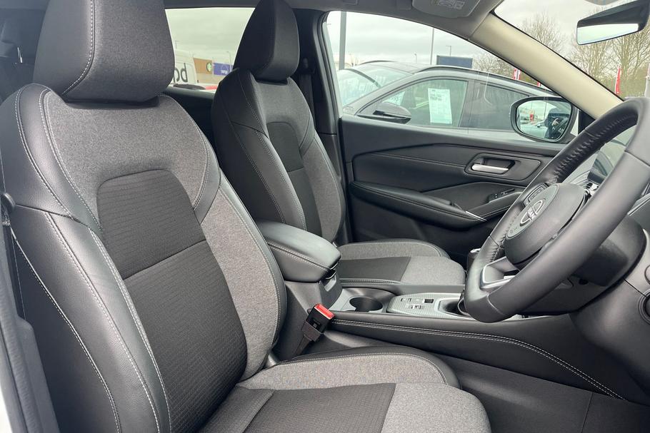 Used Nissan QASHQAI DU25BPK 17