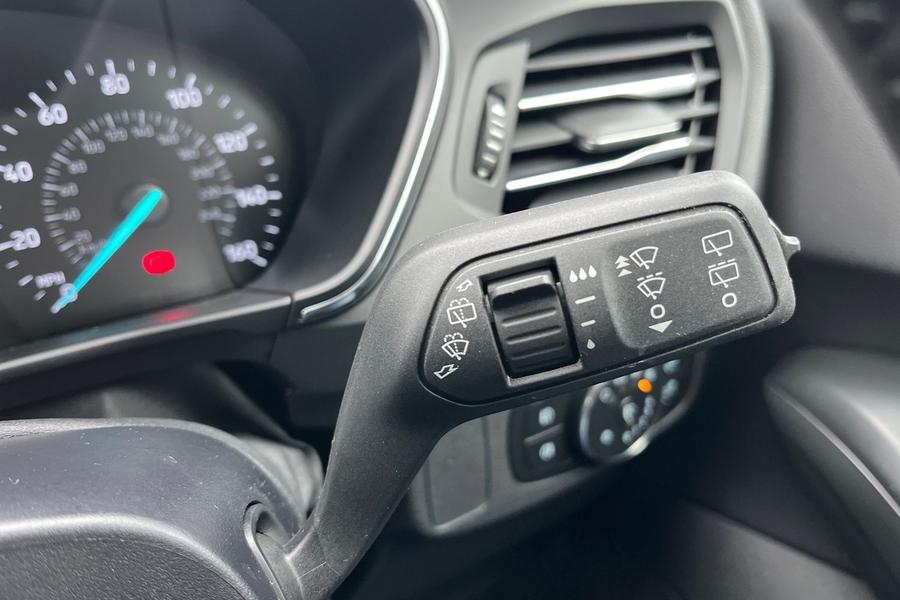 Ford Focus Photo autoimg-c7a18eb3bce7c8871e5312c5005920b85f25feb5.jpg