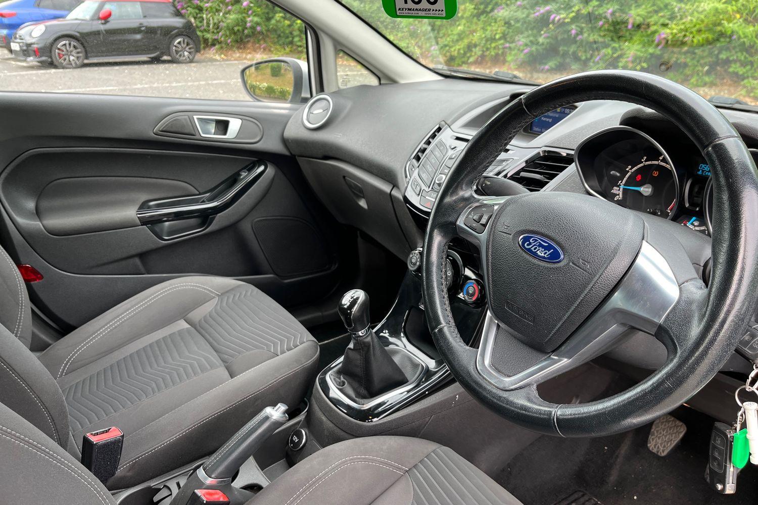 Ford FIESTA Photo 28
