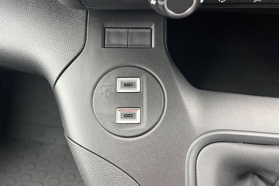 Citroen BERLINGO Photo autoimg-c7b11d9207e3f54f530facd882895c9338fb563e.jpg