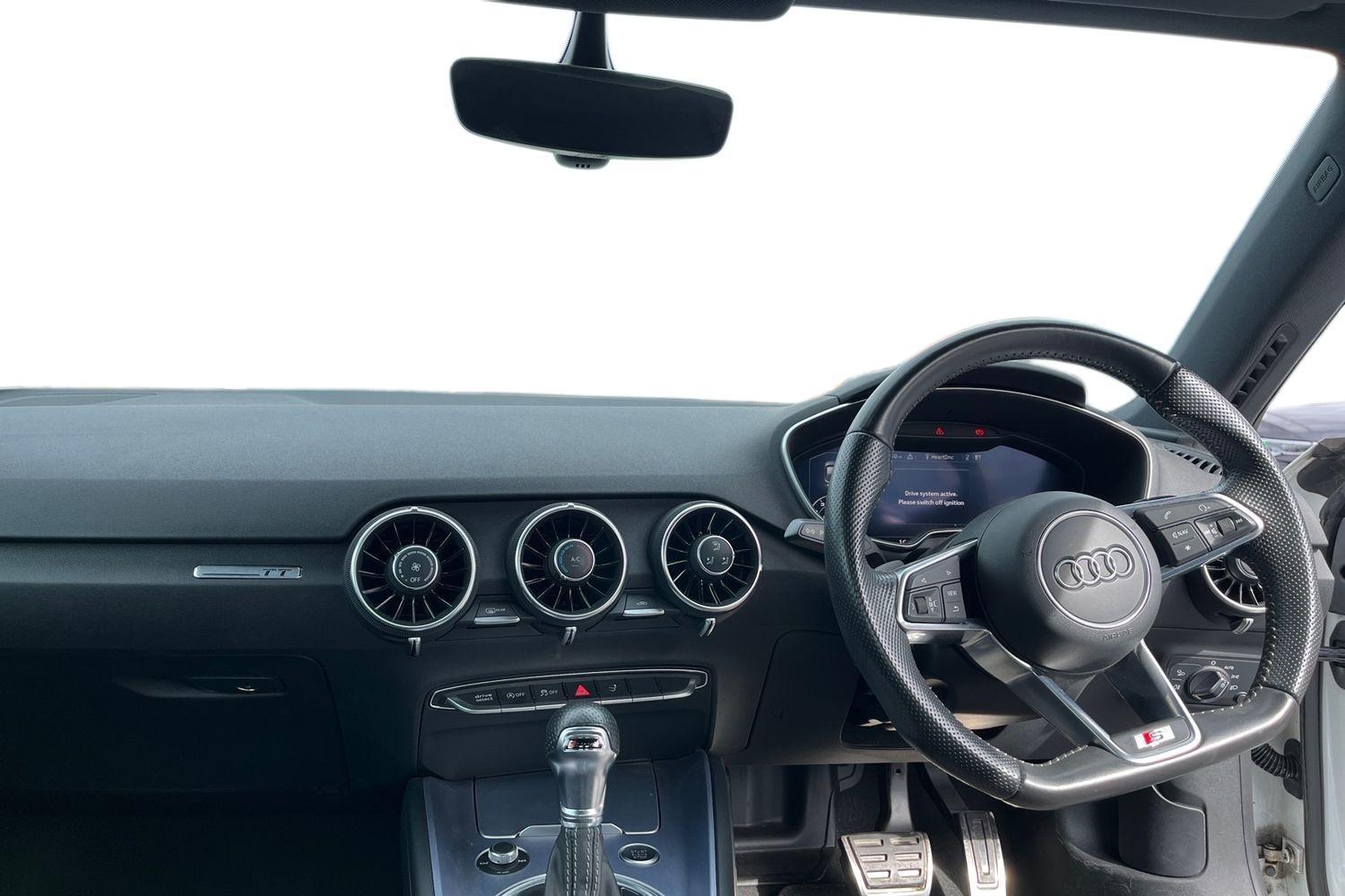 Audi TT Photo 9