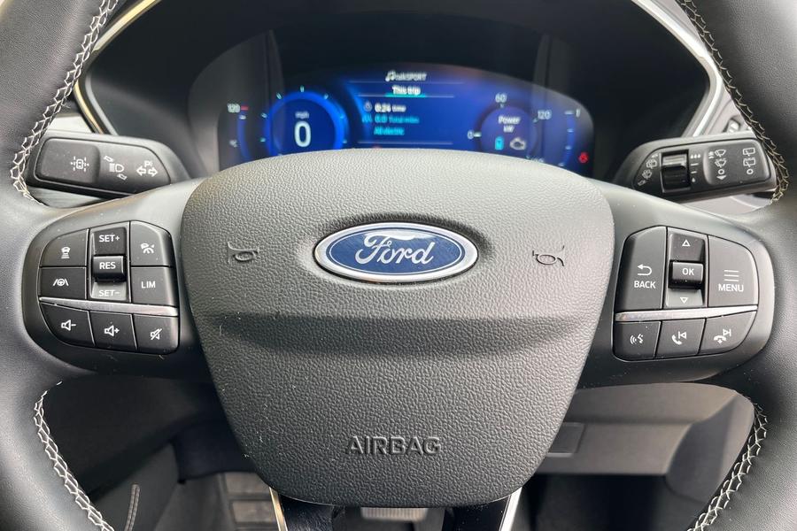 Ford KUGA Photo autoimg-c7bfccf3b29e1da504ab4c32b95c632fb1468f3c.jpg