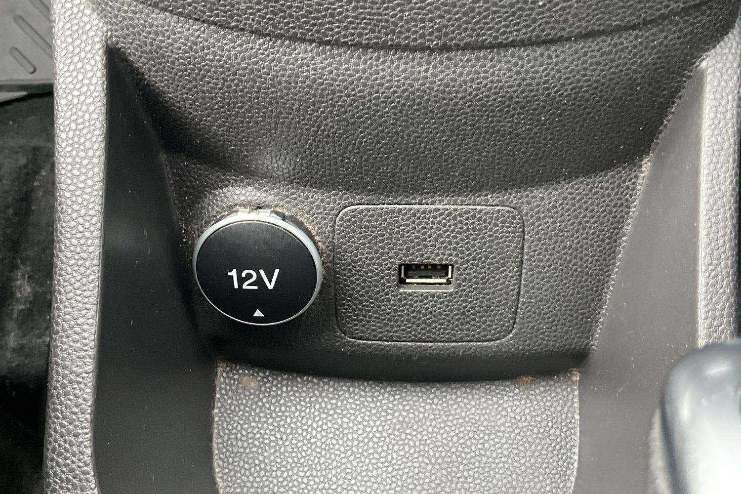 Ford FIESTA Photo 28