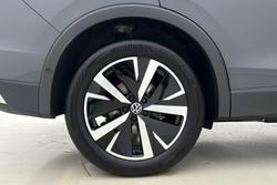 VOLKSWAGEN Tiguan Photo 5