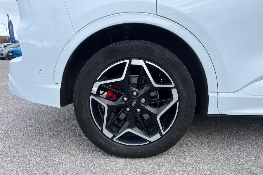 Ford Kuga Photo autoimg-c7ca661f6567667407efde874bd7c341984f1988.jpg