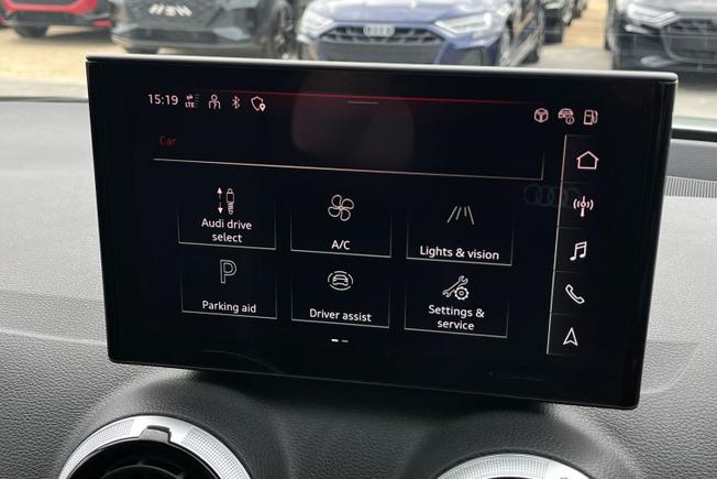 AUDI  SQ2 Photo 32