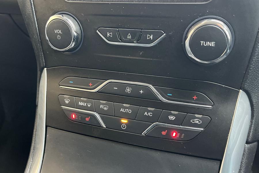 Ford S-MAX Photo autoimg-c7cd9aab3387aeb9d333dd5157682f500f298b8d.jpg