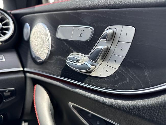 MERCEDES-BENZ E Class Photo 38