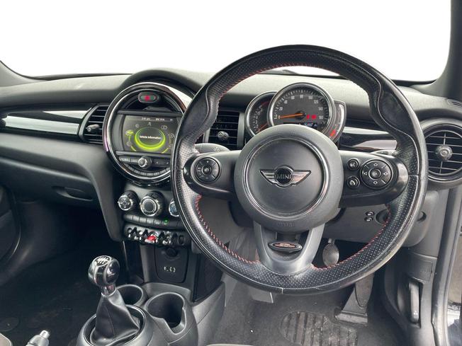 MINI Hatchback Photo 11