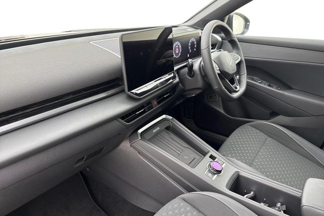 VOLKSWAGEN  T-Roc Photo 2