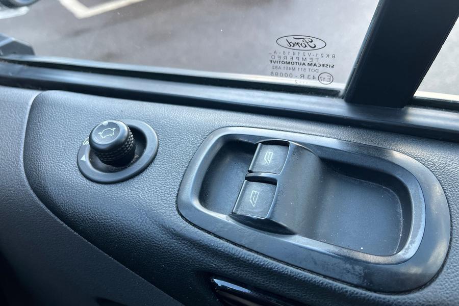 Ford TRANSIT CUSTOM Photo autoimg-c7d90f19d27f87541fb8534f72ed4904df3abf7a.jpg