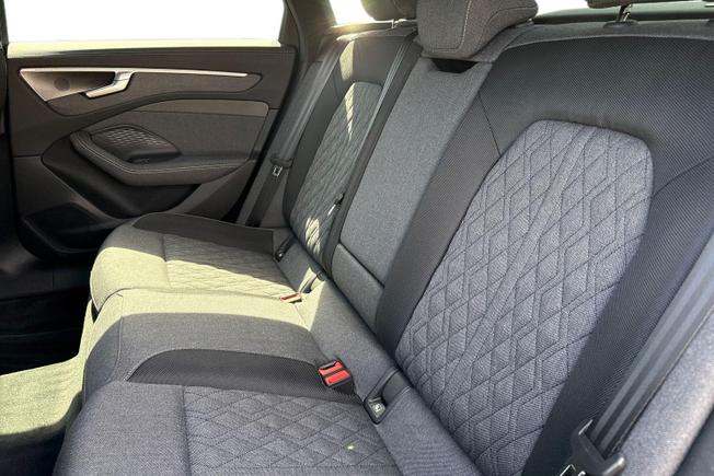AUDI A6 Saloon Photo 9