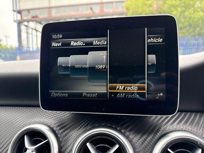 MERCEDES-BENZ A Class Photo 32
