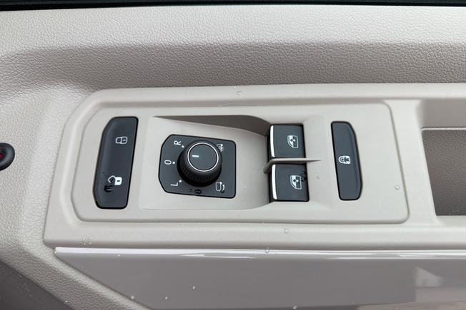 VOLKSWAGEN Multivan Photo 37