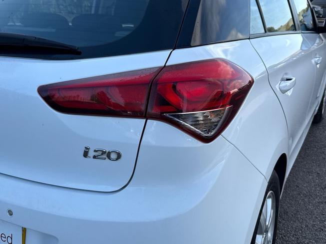 HYUNDAI i20 Photo 18