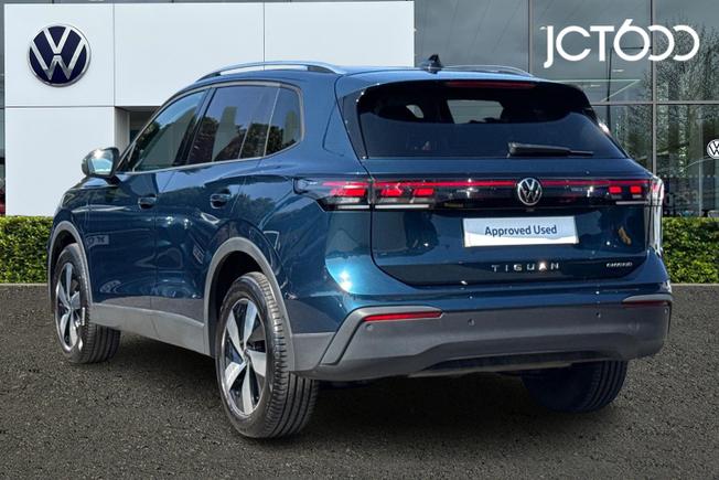 VOLKSWAGEN Tiguan Photo 3