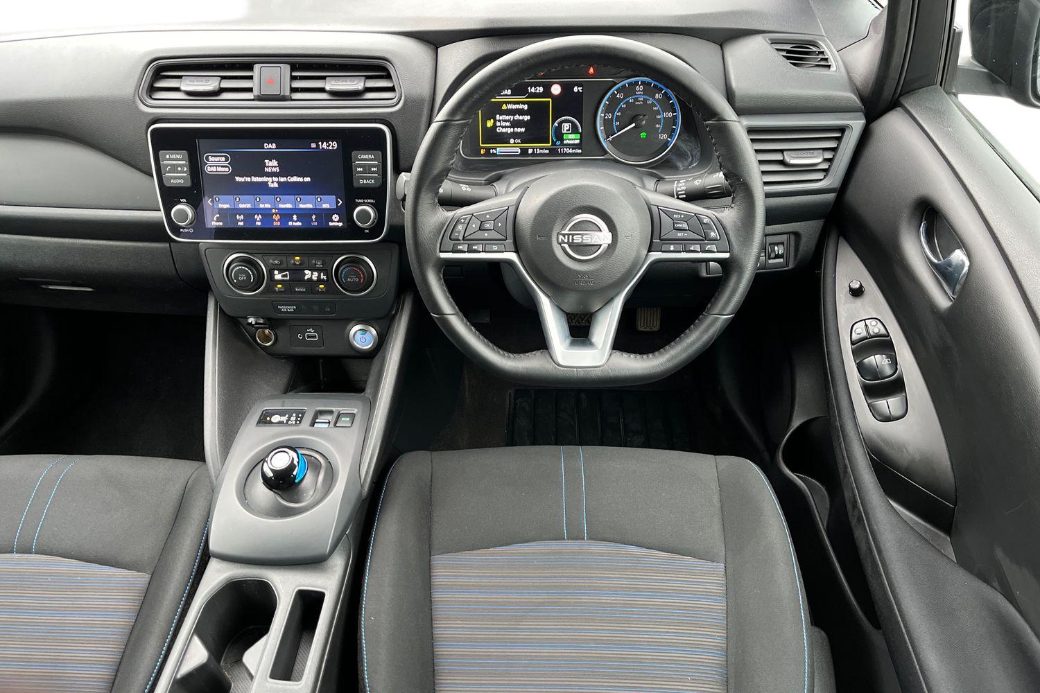 Nissan LEAF Photo 10