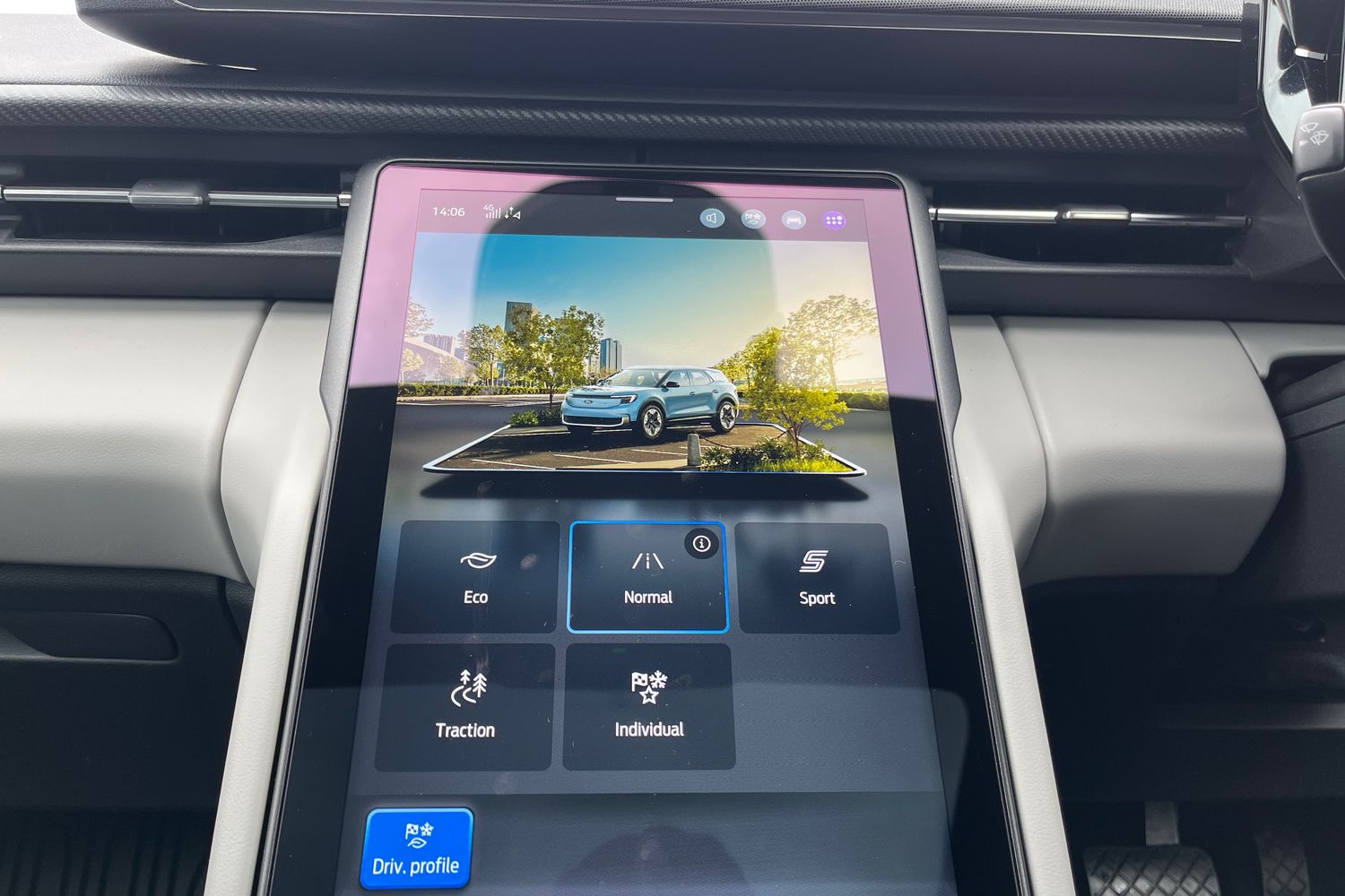 Ford EXPLORER Photo 29