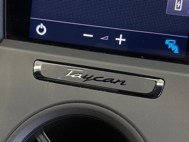 PORSCHE Taycan Photo 35