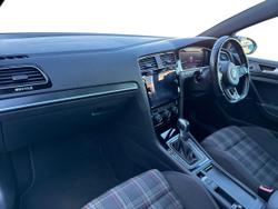 Volkswagen Golf Photo 2