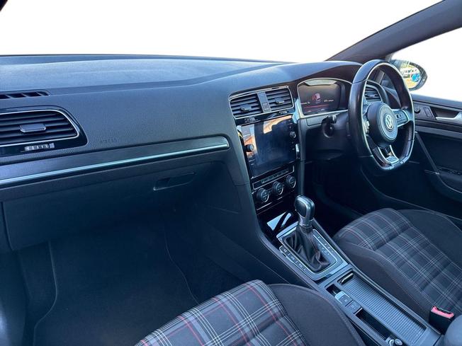 Volkswagen Golf Photo 2